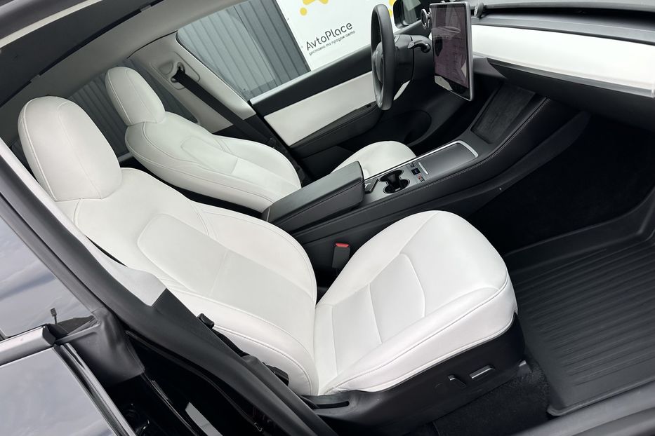 Продам Tesla Model Y 82 квт  2021 года в Луцке