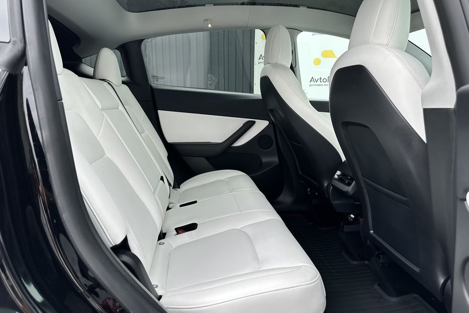 Продам Tesla Model Y 82 квт  2021 года в Луцке