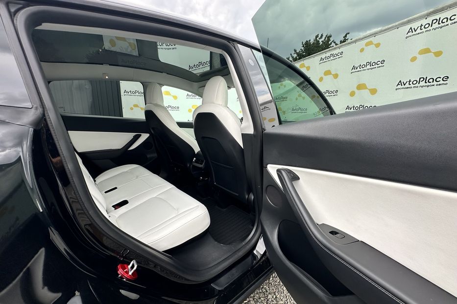 Продам Tesla Model Y 82 квт  2021 года в Луцке