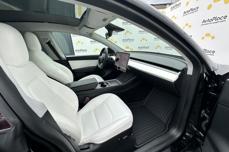 Продам Tesla Model Y 82 квт  2021 года в Луцке