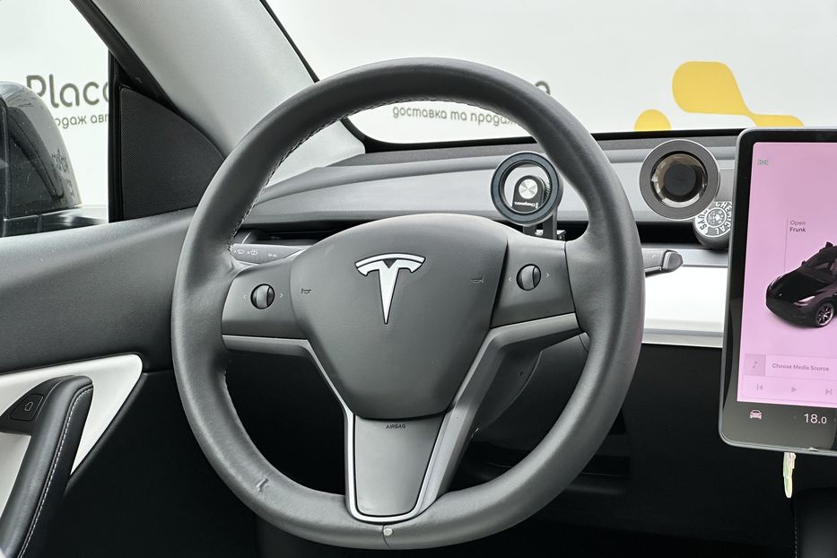 Продам Tesla Model Y 82 квт  2021 года в Луцке