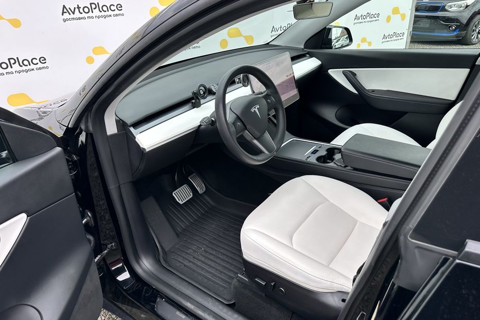 Продам Tesla Model Y 82 квт  2021 года в Луцке