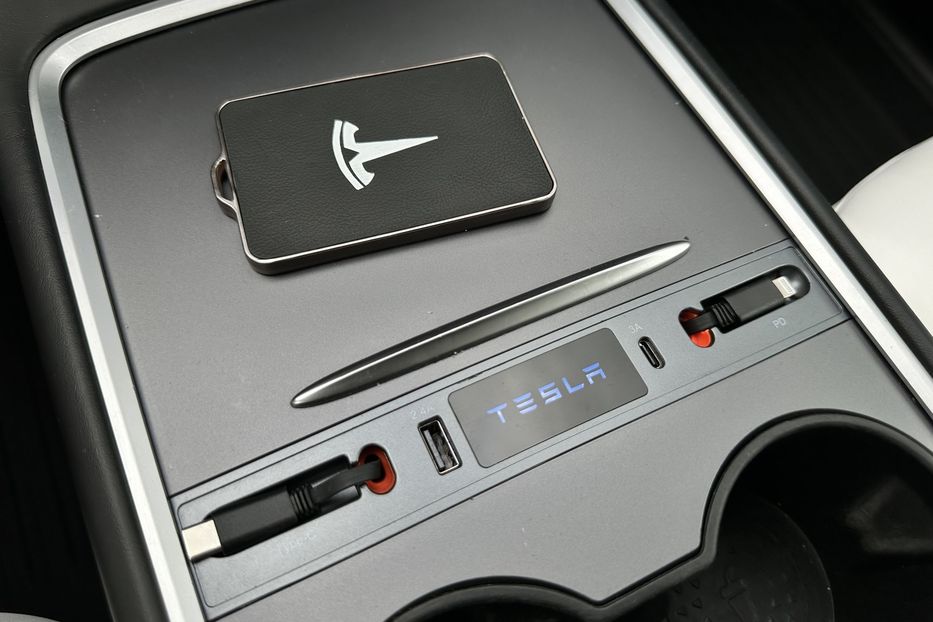 Продам Tesla Model Y 82 квт  2021 года в Луцке