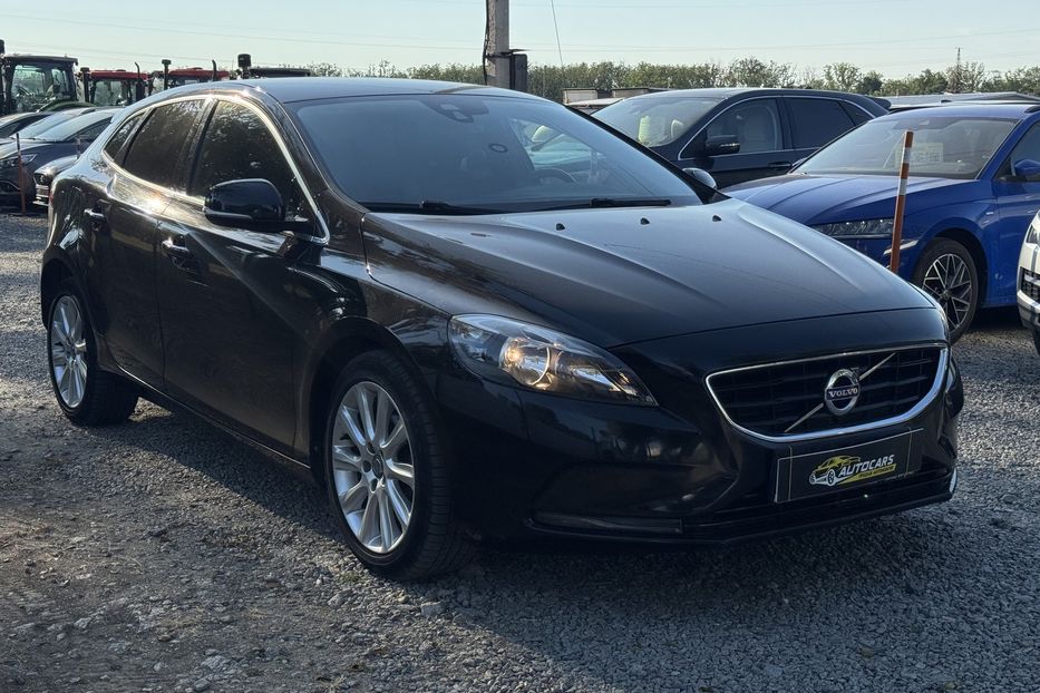 Продам Volvo V40 COMIS  2013 года в г. Умань, Черкасская область