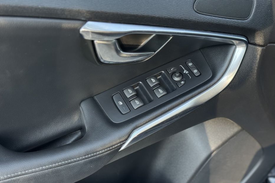 Продам Volvo V40 COMIS  2013 года в г. Умань, Черкасская область
