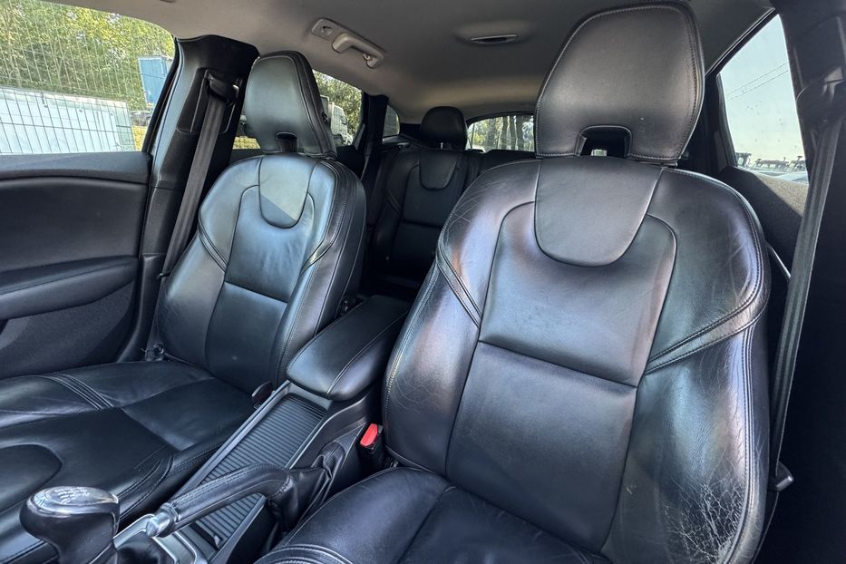 Продам Volvo V40 COMIS  2013 года в г. Умань, Черкасская область