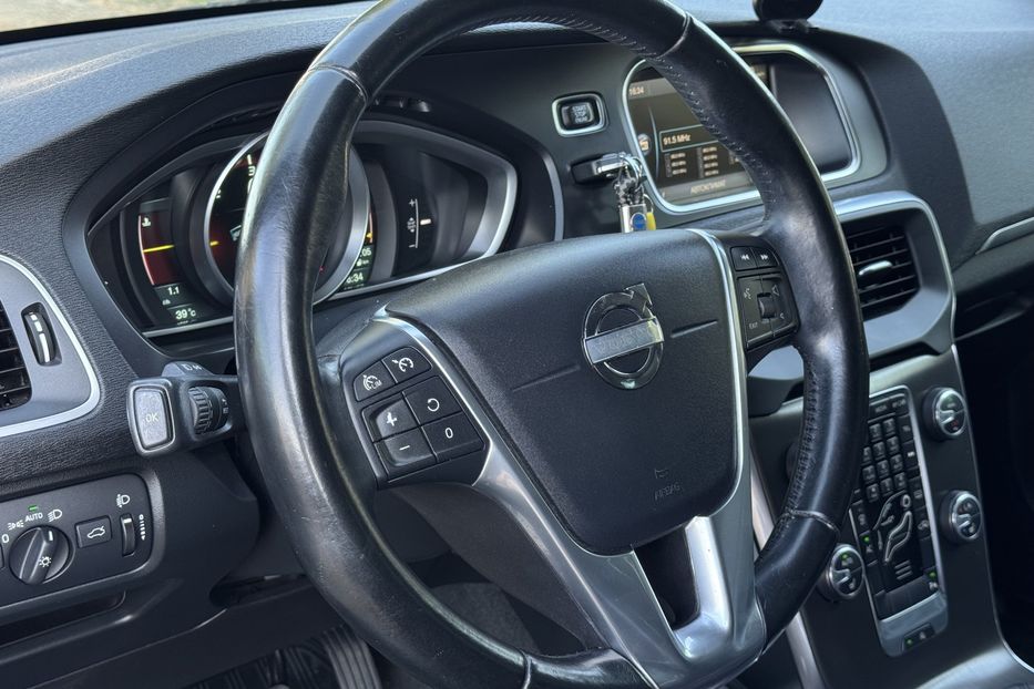 Продам Volvo V40 COMIS  2013 года в г. Умань, Черкасская область