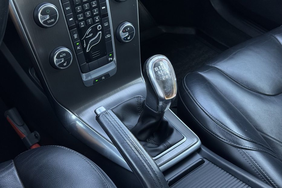 Продам Volvo V40 COMIS  2013 года в г. Умань, Черкасская область