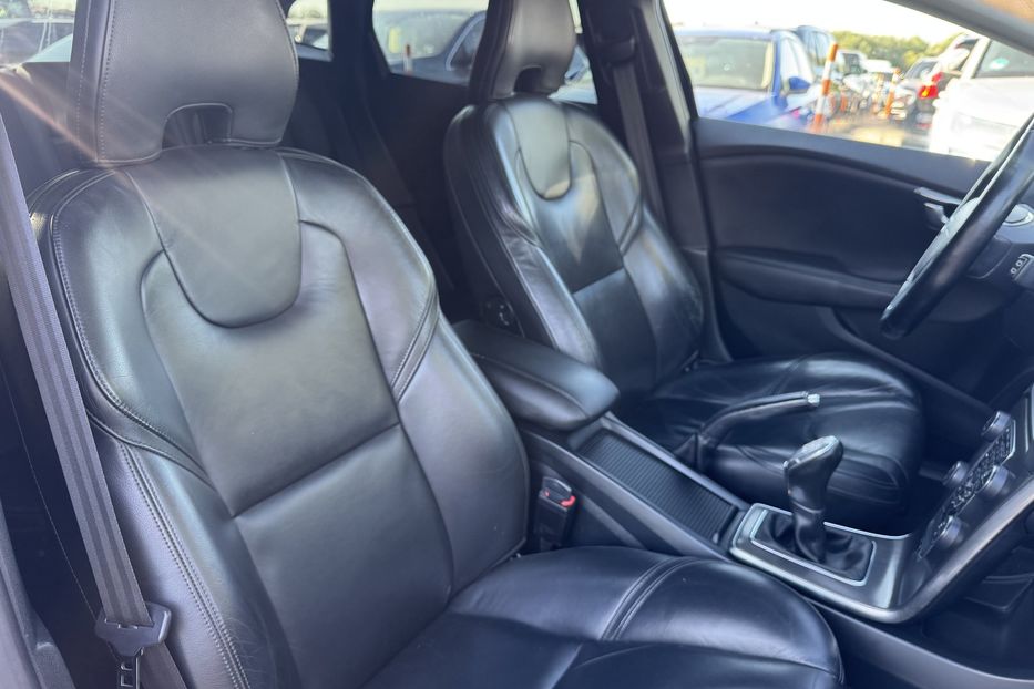 Продам Volvo V40 COMIS  2013 года в г. Умань, Черкасская область
