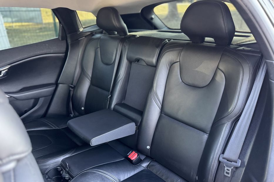 Продам Volvo V40 COMIS  2013 года в г. Умань, Черкасская область