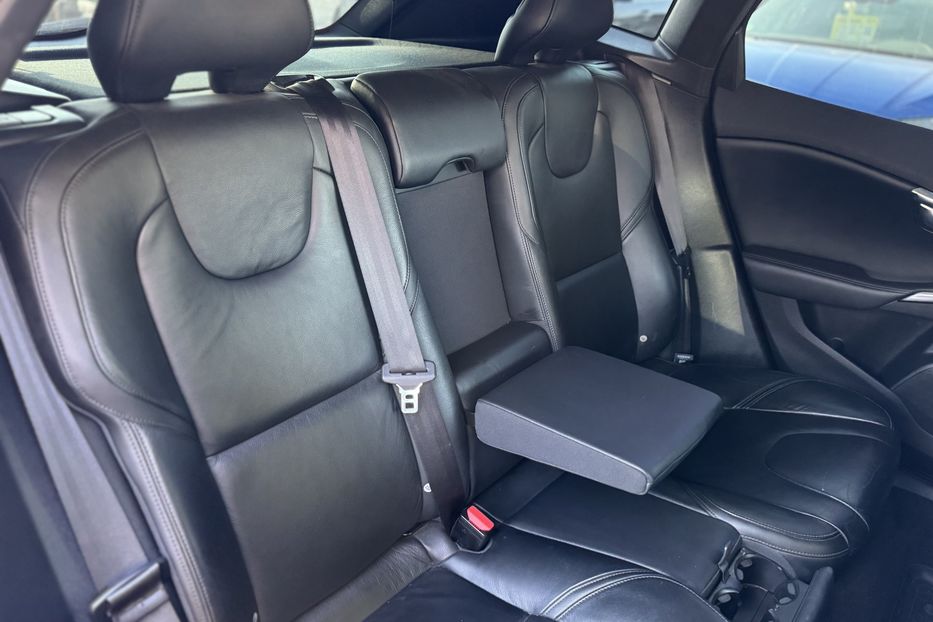Продам Volvo V40 COMIS  2013 года в г. Умань, Черкасская область