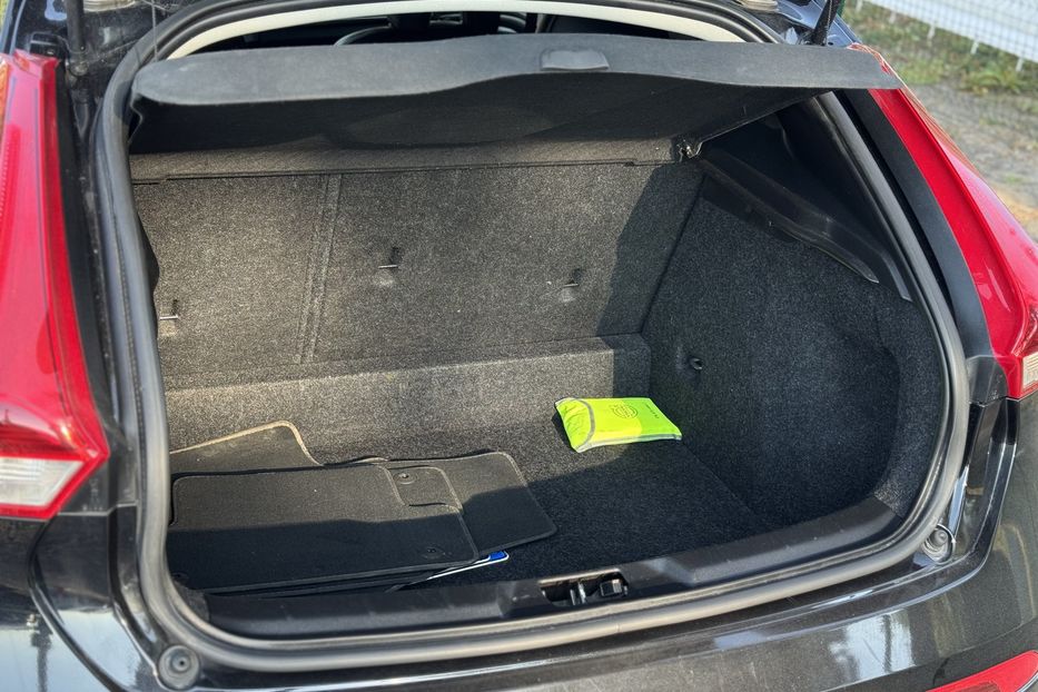 Продам Volvo V40 COMIS  2013 года в г. Умань, Черкасская область
