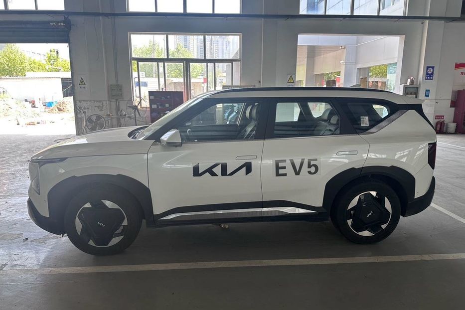 Продам Kia EV6 EV5 Land Edition 64 KW 2023 года в Львове