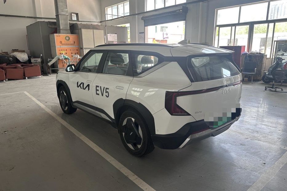 Продам Kia EV6 EV5 Land Edition 64 KW 2023 года в Львове