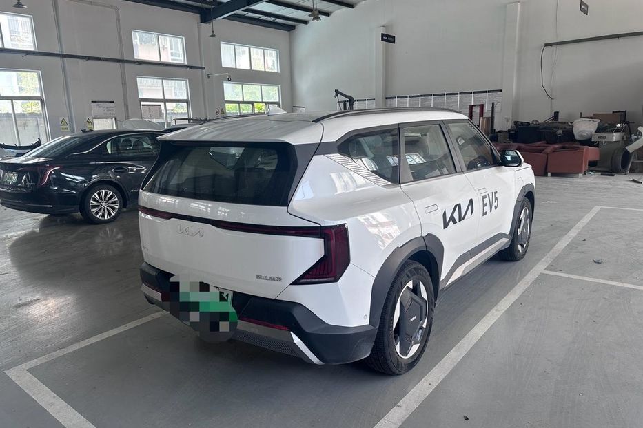 Продам Kia EV6 EV5 Land Edition 64 KW 2023 года в Львове
