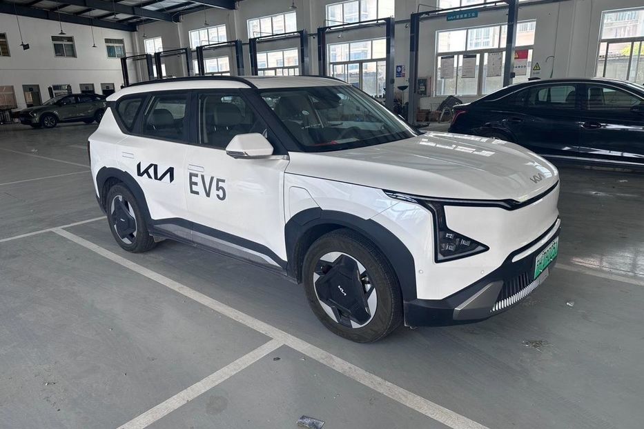 Продам Kia EV6 EV5 Land Edition 64 KW 2023 года в Львове