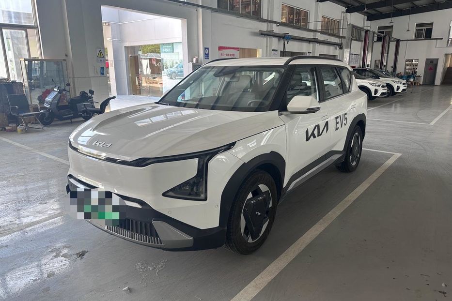 Продам Kia EV6 EV5 Land Edition 64 KW 2023 года в Львове