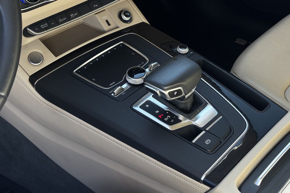 Продам Audi Q5  Premium Plus 9983 2019 года в Львове