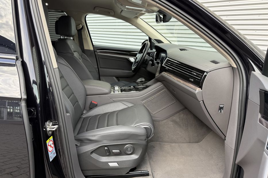 Продам Volkswagen Touareg R-line 2021 года в Ровно