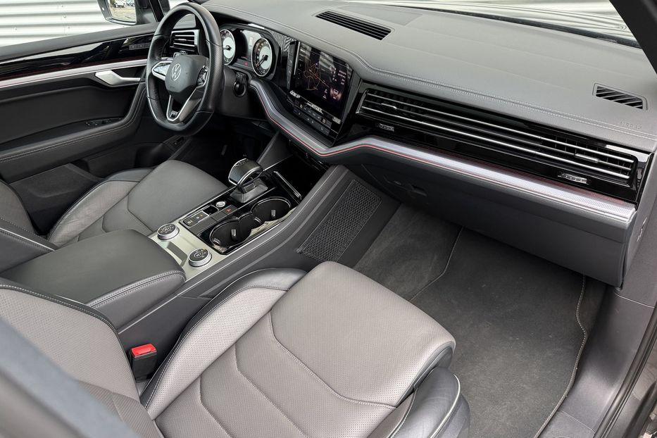 Продам Volkswagen Touareg R-line авто в Рівному 2021 года в Ровно