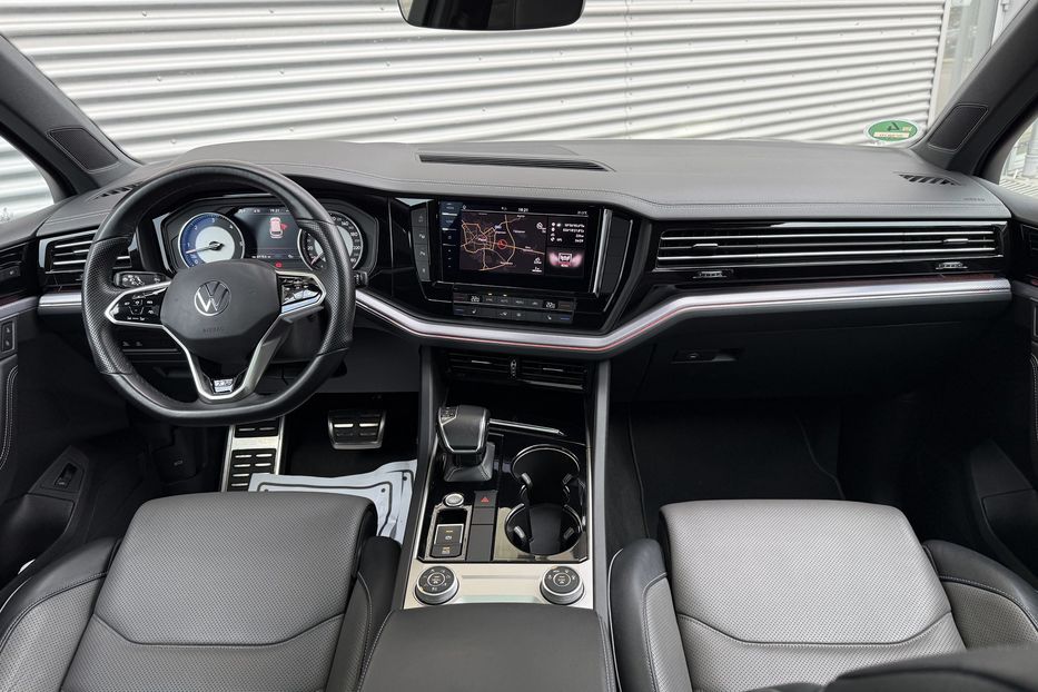 Продам Volkswagen Touareg R-line авто в Рівному 2021 года в Ровно