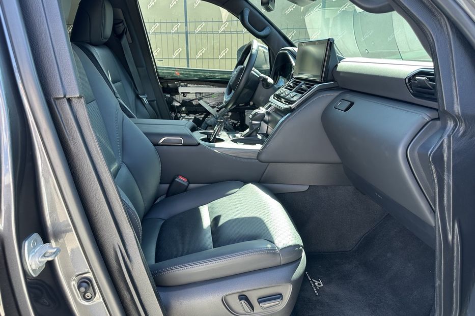 Продам Toyota Land Cruiser 300 Premium Aurum VR10 Armored 2023 года в Киеве