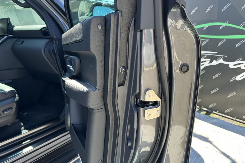 Продам Toyota Land Cruiser 300 Premium Aurum VR10 Armored 2023 года в Киеве