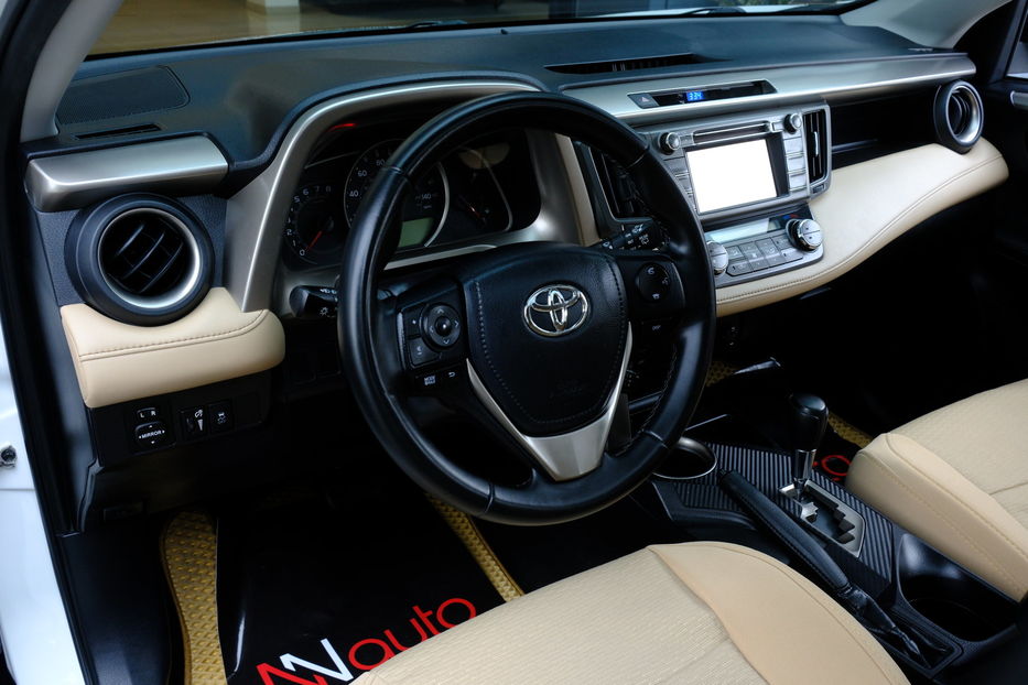 Продам Toyota Rav 4 2015 года в Одессе