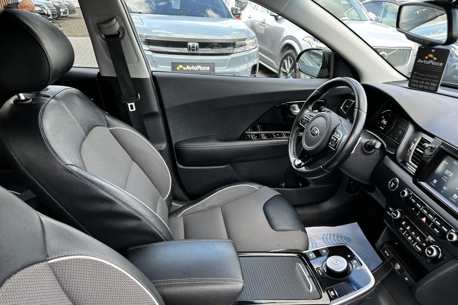 Продам Kia Niro 64 квт 2019 года в Луцке