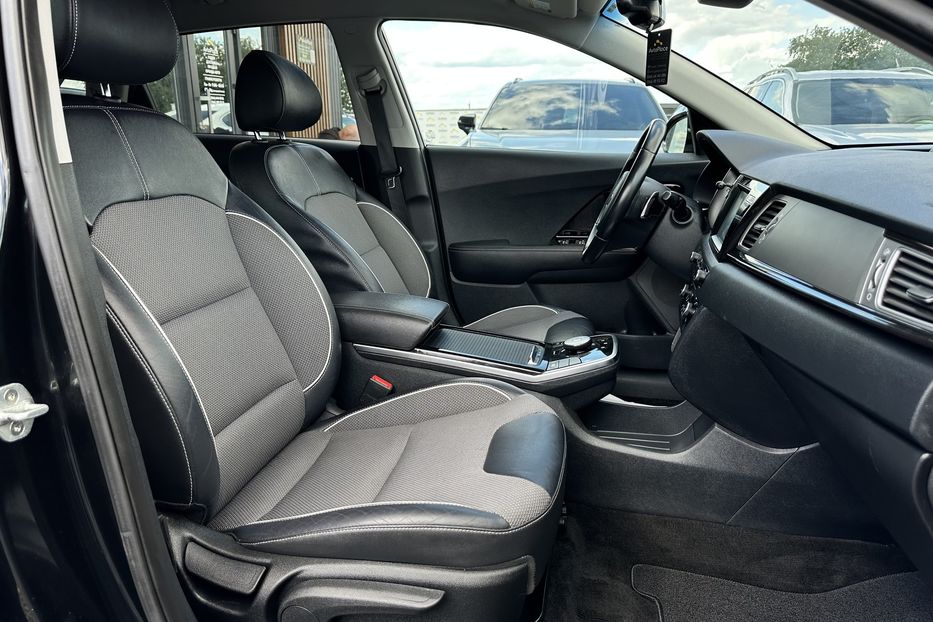 Продам Kia Niro 64 квт 2019 года в Луцке