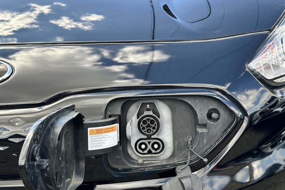 Продам Kia Niro 64 квт 2019 года в Луцке