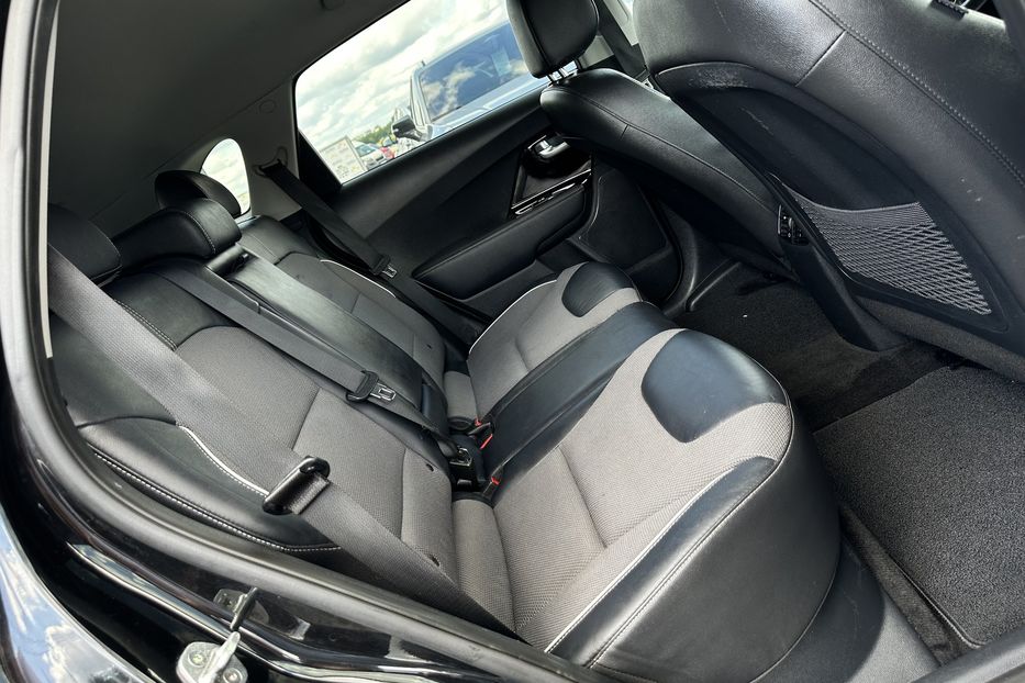 Продам Kia Niro 64 квт 2019 года в Луцке