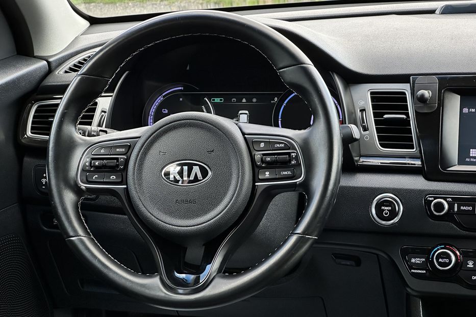 Продам Kia Niro 64 квт 2019 года в Луцке