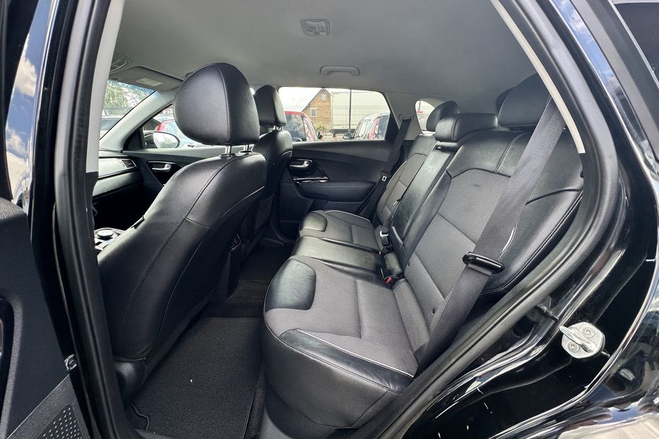 Продам Kia Niro 64 квт 2019 года в Луцке