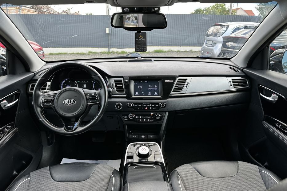 Продам Kia Niro 64 квт 2019 года в Луцке