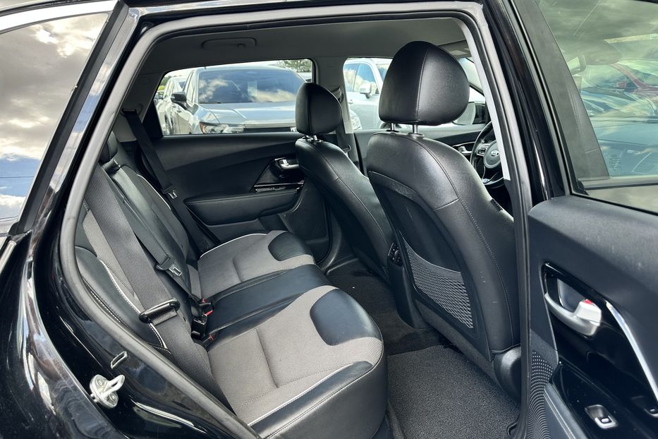 Продам Kia Niro 64 квт 2019 года в Луцке