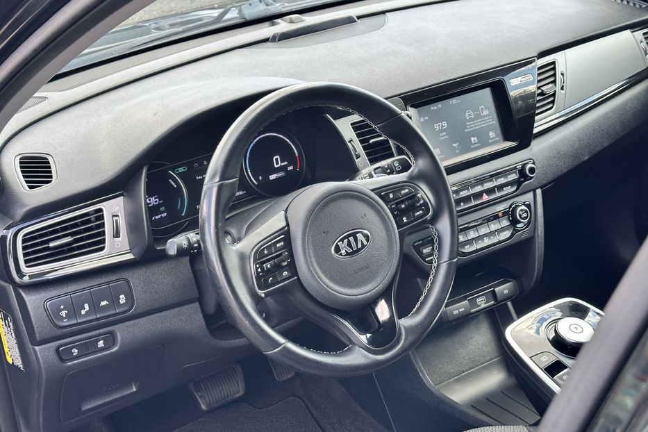 Продам Kia Niro 64 квт 2019 года в Луцке
