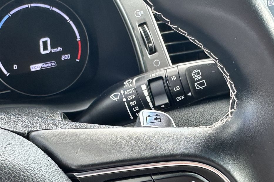 Продам Kia Niro 64 квт 2019 года в Луцке