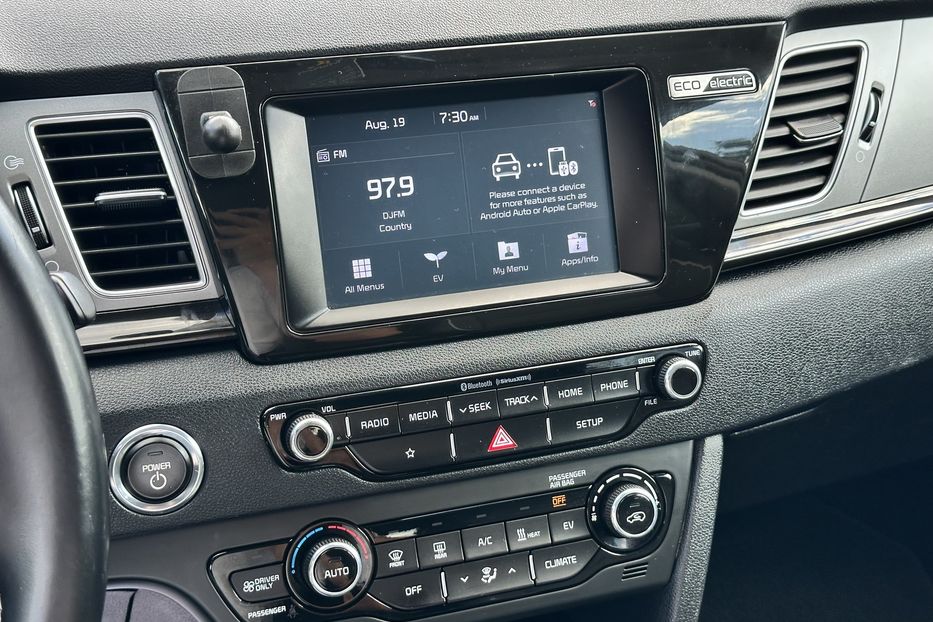 Продам Kia Niro 64 квт 2019 года в Луцке
