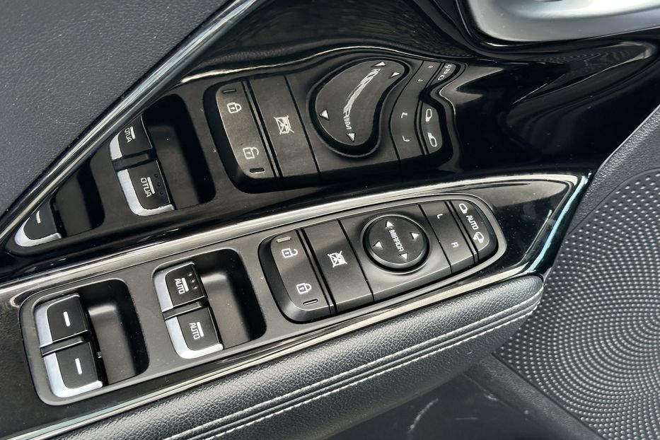 Продам Kia Niro 64 квт 2019 года в Луцке