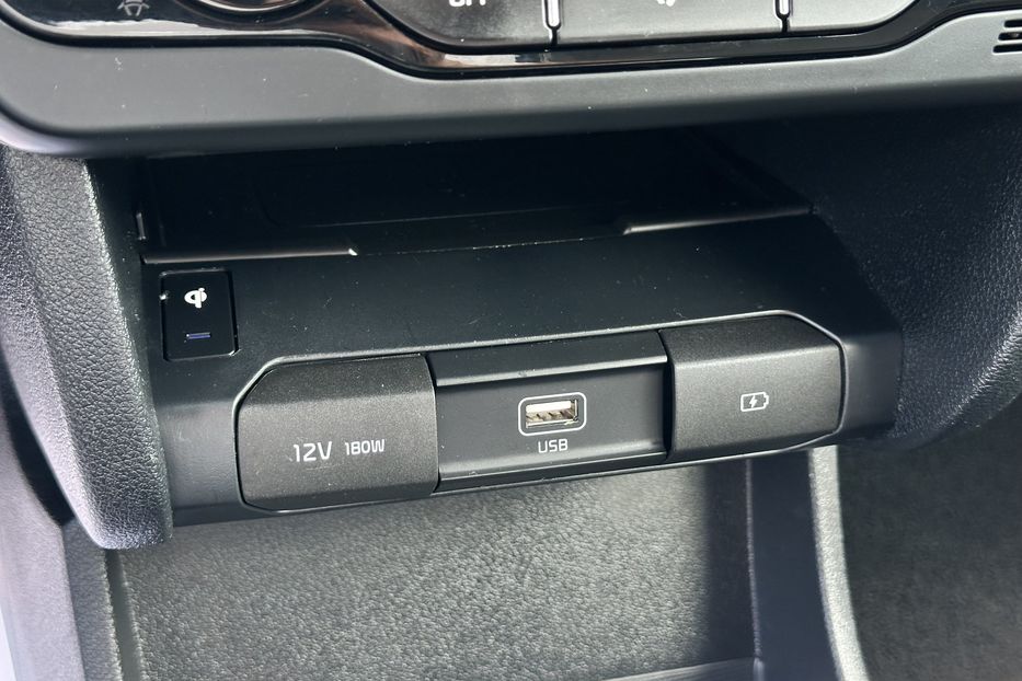 Продам Kia Niro 64 квт 2019 года в Луцке