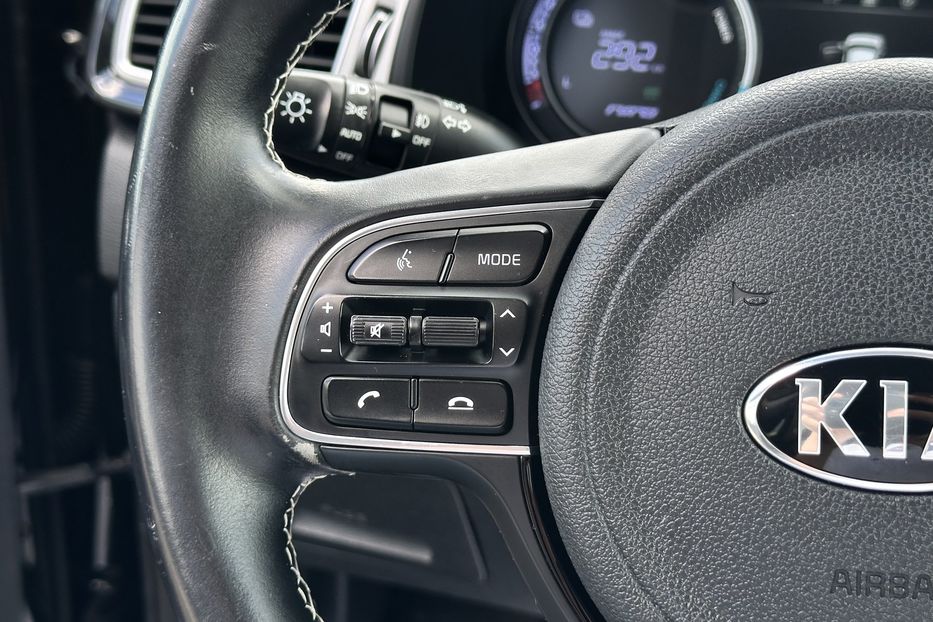 Продам Kia Niro 64 квт 2019 года в Луцке