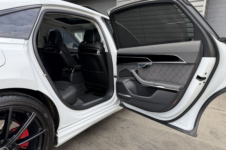 Продам Audi S8 Long Quattro 2023 года в Киеве