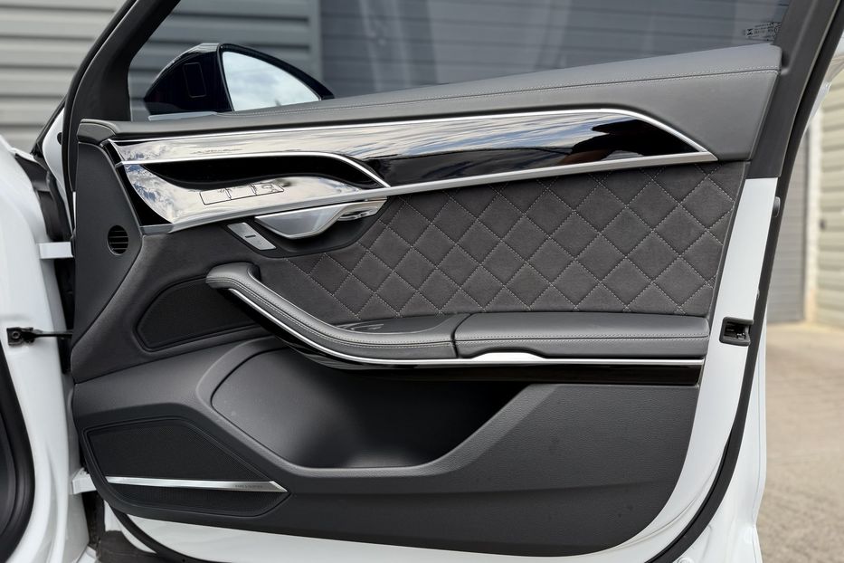 Продам Audi S8 Long Quattro 2023 года в Киеве
