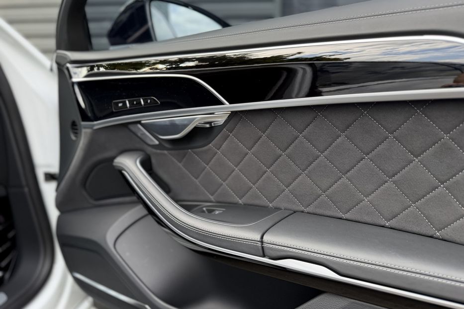Продам Audi S8 Long Quattro 2023 года в Киеве
