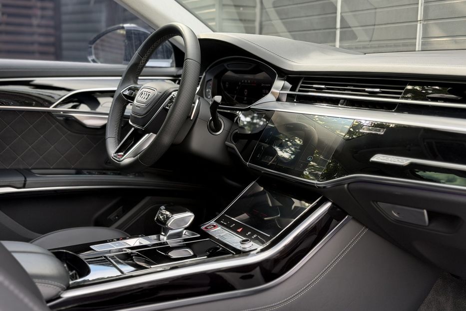 Продам Audi S8 Long Quattro 2023 года в Киеве