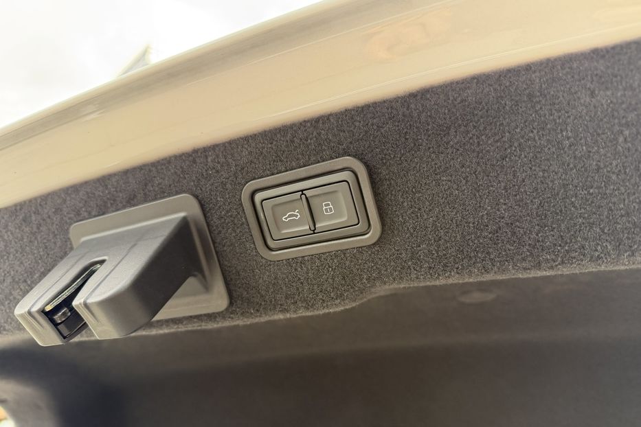 Продам Audi S8 Long Quattro 2023 года в Киеве