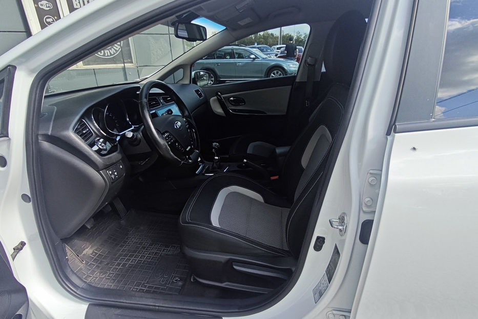Продам Kia Ceed 1.6D  MT (136 к.с.)   2015 года в Киеве