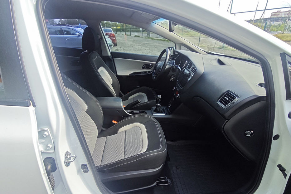 Продам Kia Ceed 1.6D  MT (136 к.с.)   2015 года в Киеве