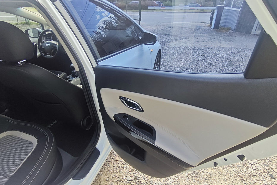 Продам Kia Ceed 1.6D  MT (136 к.с.)   2015 года в Киеве